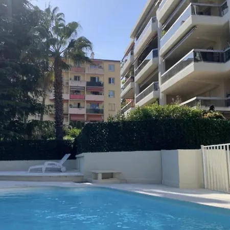 Appartement Escapade Cosy Avec Piscine Au Centre-ville - Ideal Pour Couples Et Professionnels