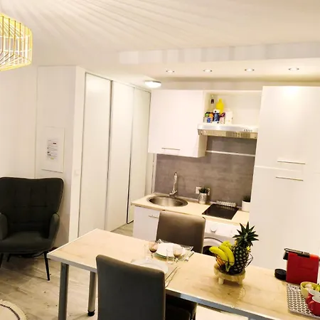 Appartement Escapade Cosy Avec Piscine Au Centre-ville - Ideal Pour Couples Et Professionnels *
